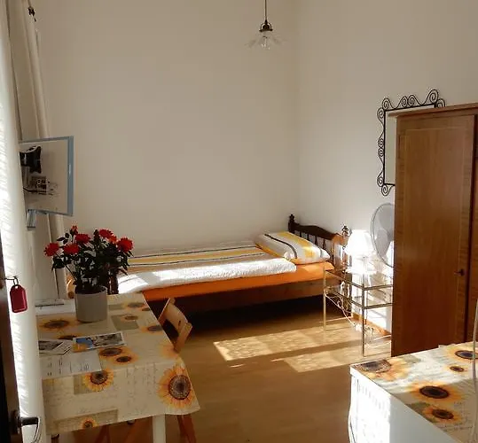 Annie's Bed & Breakfast 3*